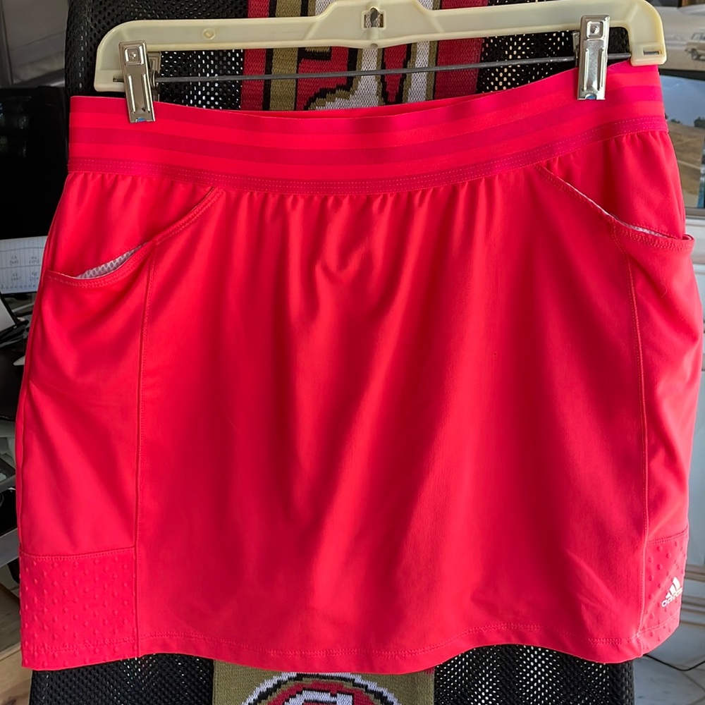 Adidas size M tennis skirt front pockets one back pocket great used condition